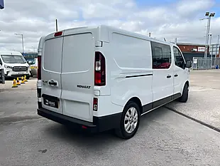 Used 2023 Renault Trafic Sport Glacier White - Interior and Exterior details 5