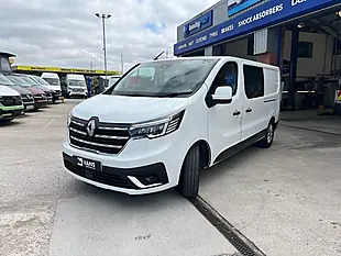 Used 2023 Renault Trafic Sport Glacier White - Interior and Exterior details 9