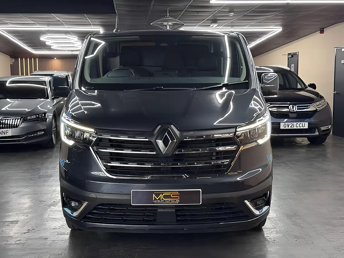 Used 2023 Renault Trafic Sport+ Grey - Interior and Exterior details 2