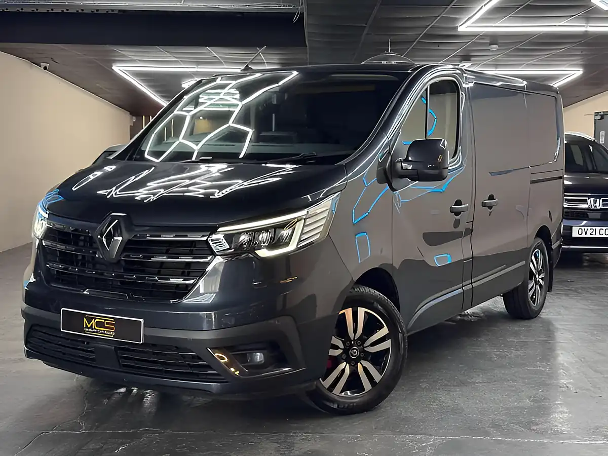 Used 2023 Renault Trafic Sport+ Grey - Interior and Exterior details 3