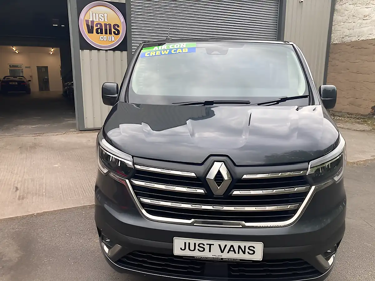 Used 2023 Renault Trafic Sport Lwb 6 SEAT Crew Grey - Interior and Exterior details 2