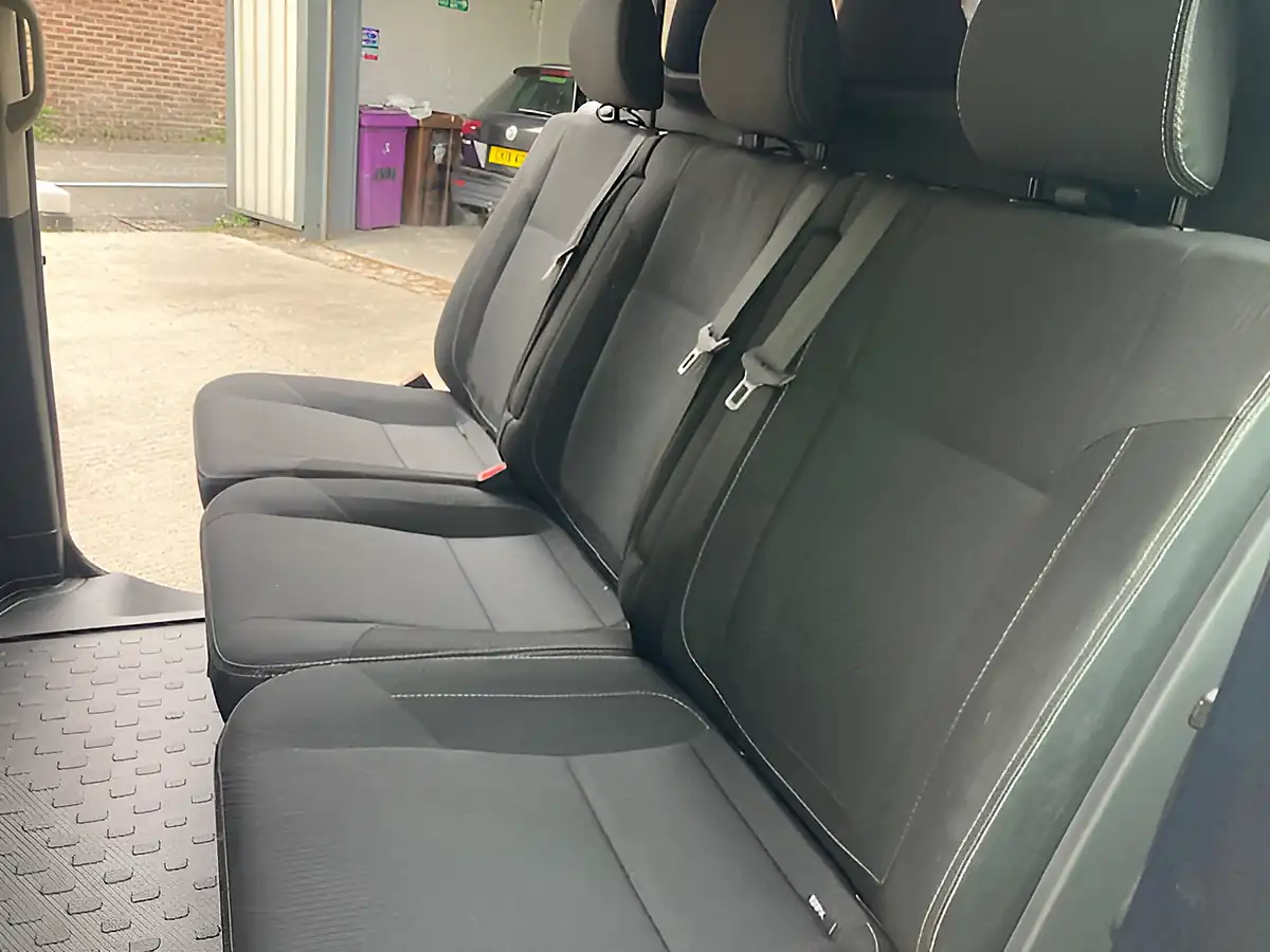 Used 2023 Renault Trafic Sport Lwb 6 SEAT Crew Grey - Interior and Exterior details 5