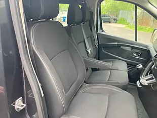Used 2023 Renault Trafic Sport Lwb 6 SEAT Crew Grey - Interior and Exterior details 6