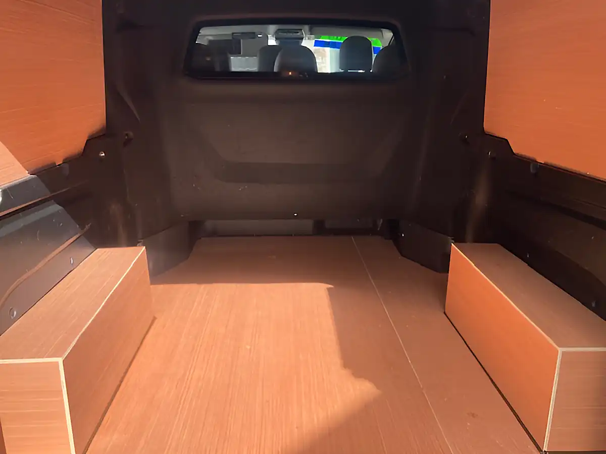 Used 2023 Renault Trafic Sport Lwb 6 SEAT Crew Grey - Interior and Exterior details 7