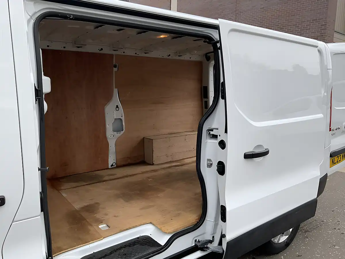 Used 2023 Renault Trafic Sport White - Interior and Exterior details 10