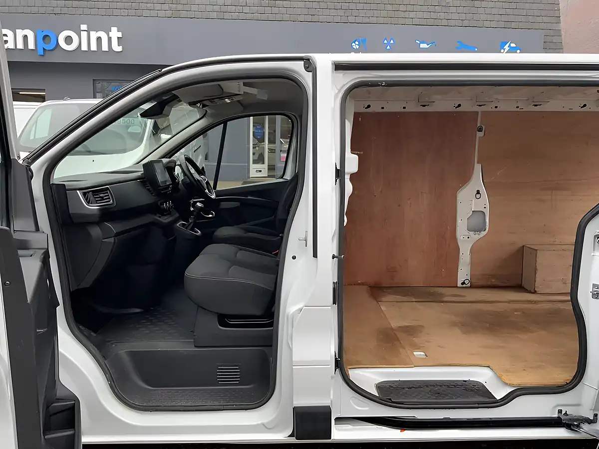 Used 2023 Renault Trafic Sport White - Interior and Exterior details 12