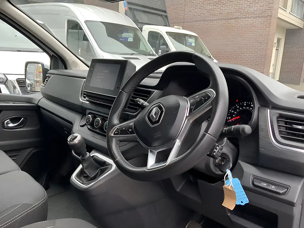 Used 2023 Renault Trafic Sport White - Interior and Exterior details 13