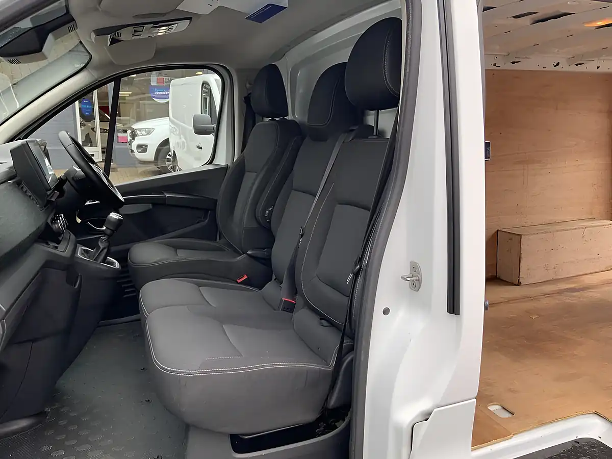 Used 2023 Renault Trafic Sport White - Interior and Exterior details 14