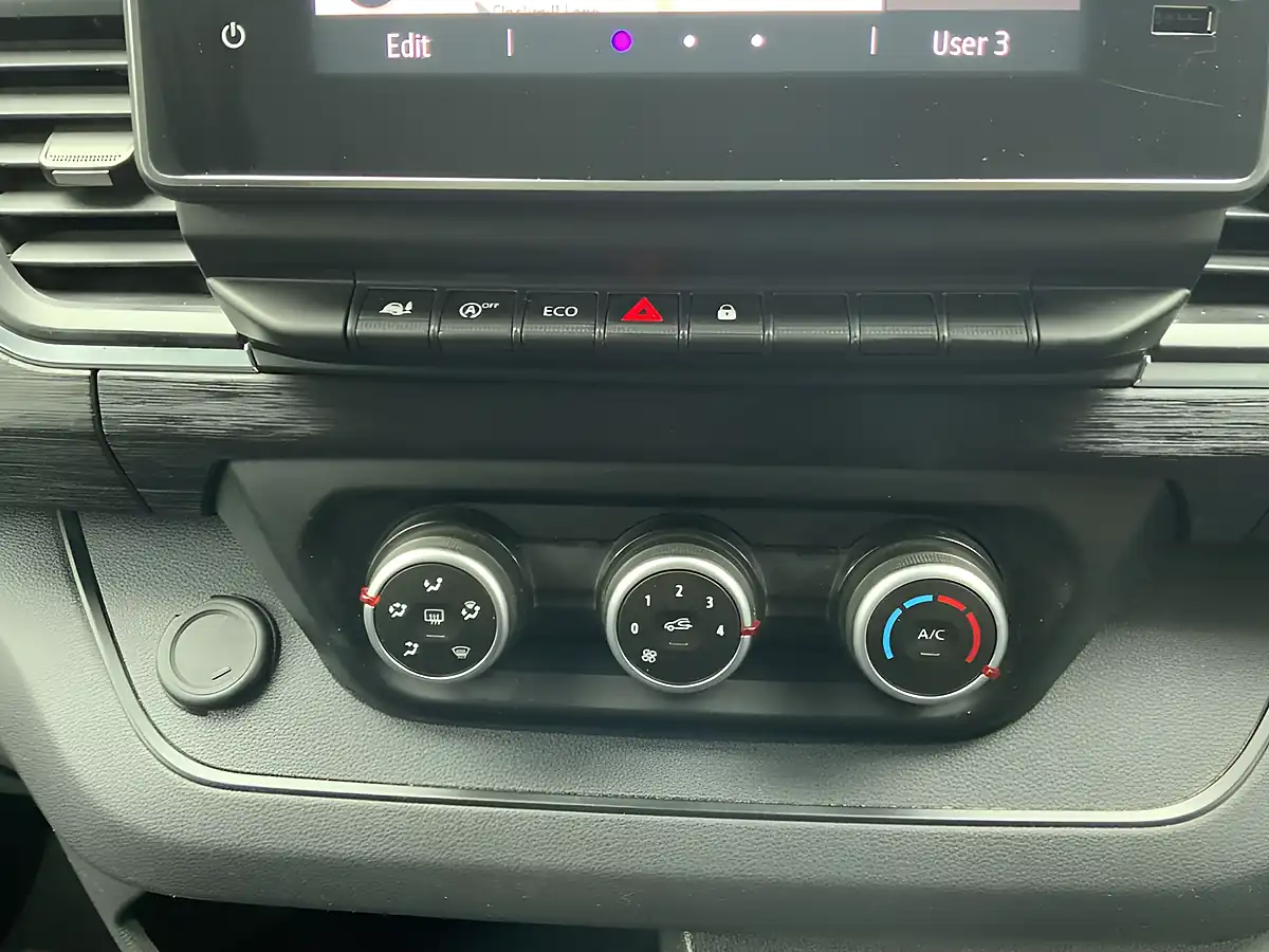 Used 2023 Renault Trafic Sport White - Interior and Exterior details 17