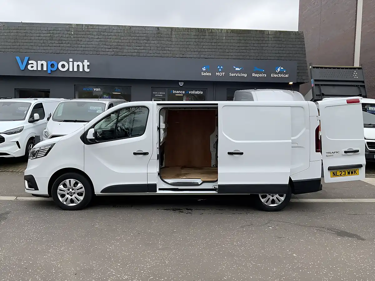 Used 2023 Renault Trafic Sport White - Interior and Exterior details 7