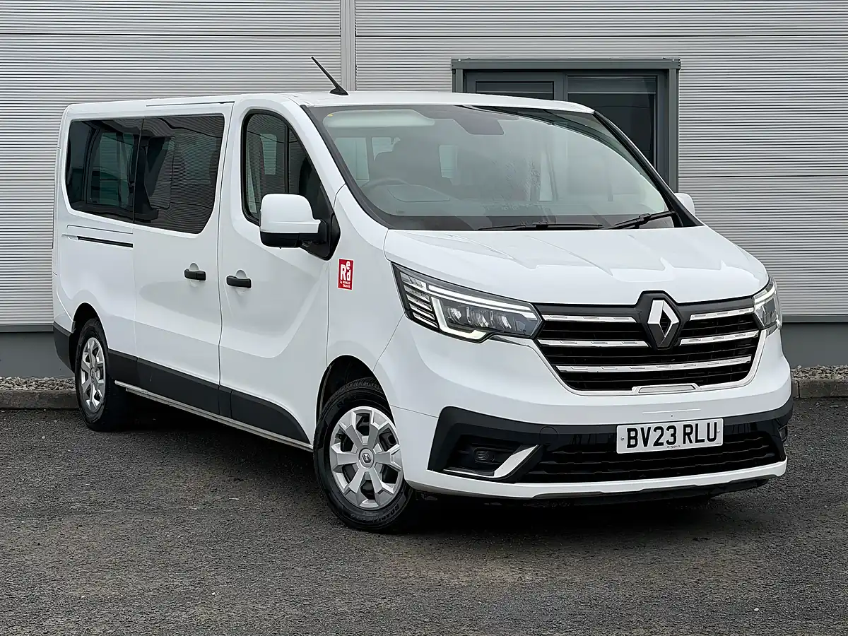 Used 2023 Renault Trafic White - Front View