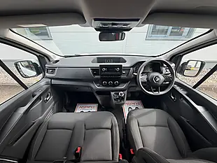 Used 2023 Renault Trafic White - Interior and Exterior details 17