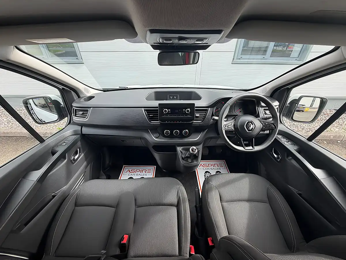 Used 2023 Renault Trafic White - Interior and Exterior details 17