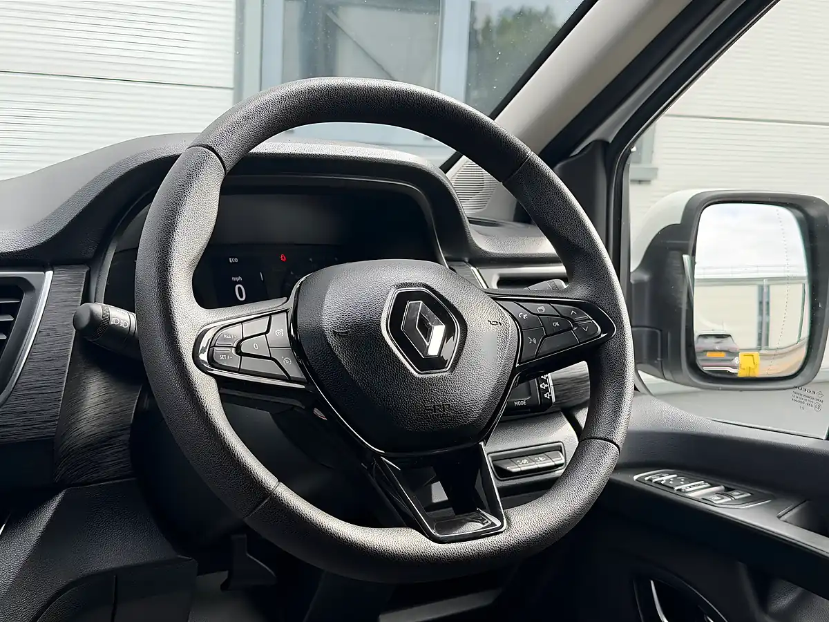 Used 2023 Renault Trafic White - Interior and Exterior details 19