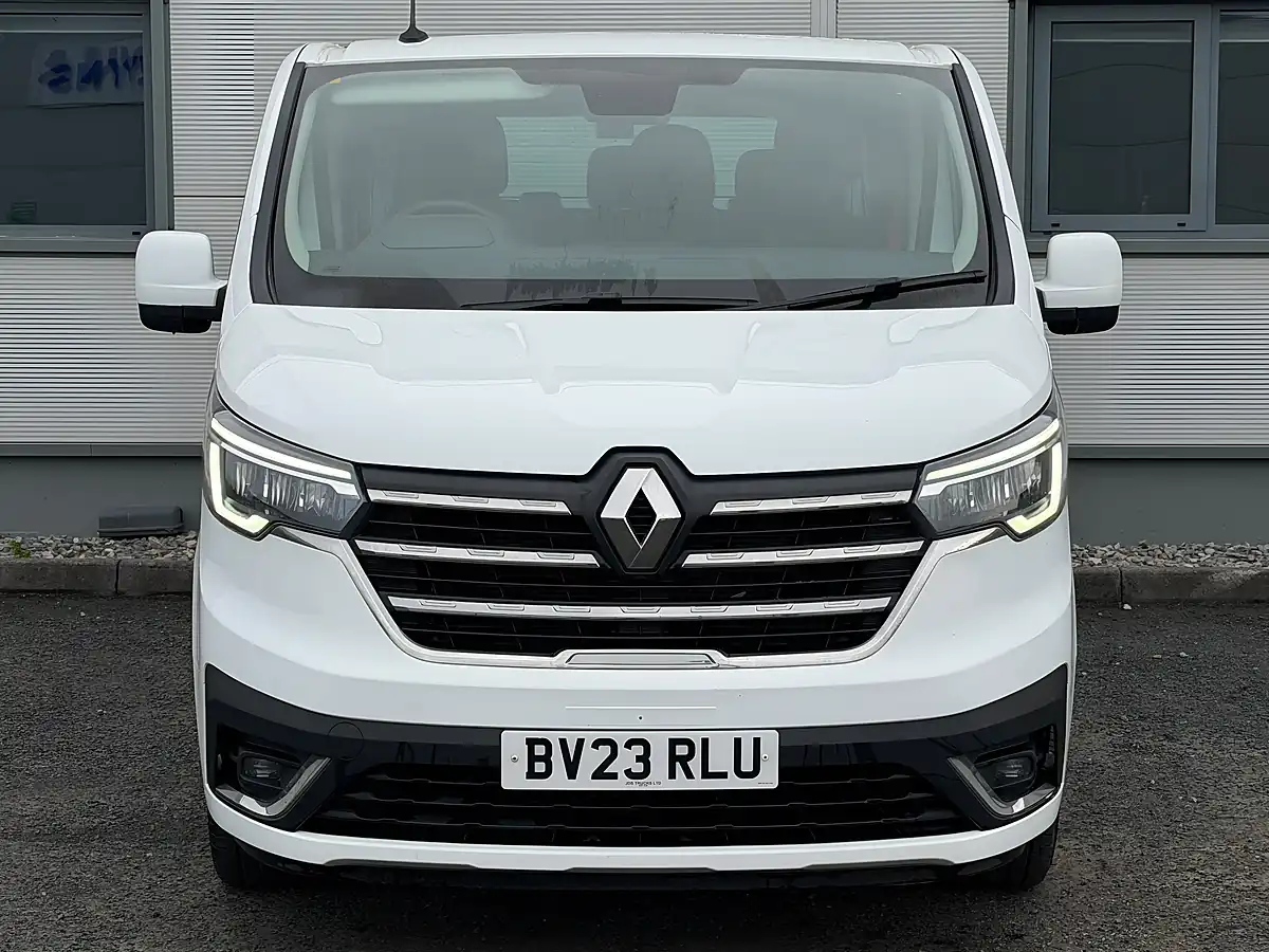 Used 2023 Renault Trafic White - Interior and Exterior details 3