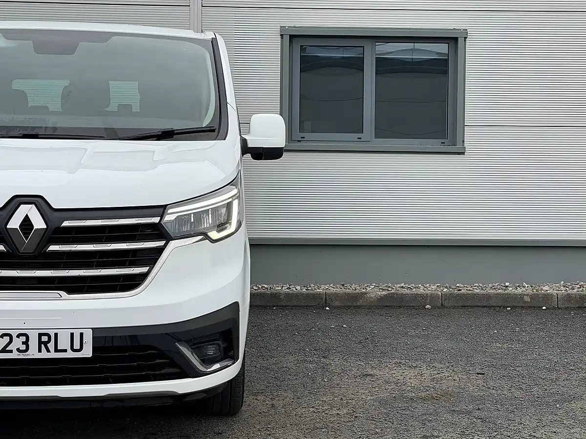 Used 2023 Renault Trafic White - Interior and Exterior details 4