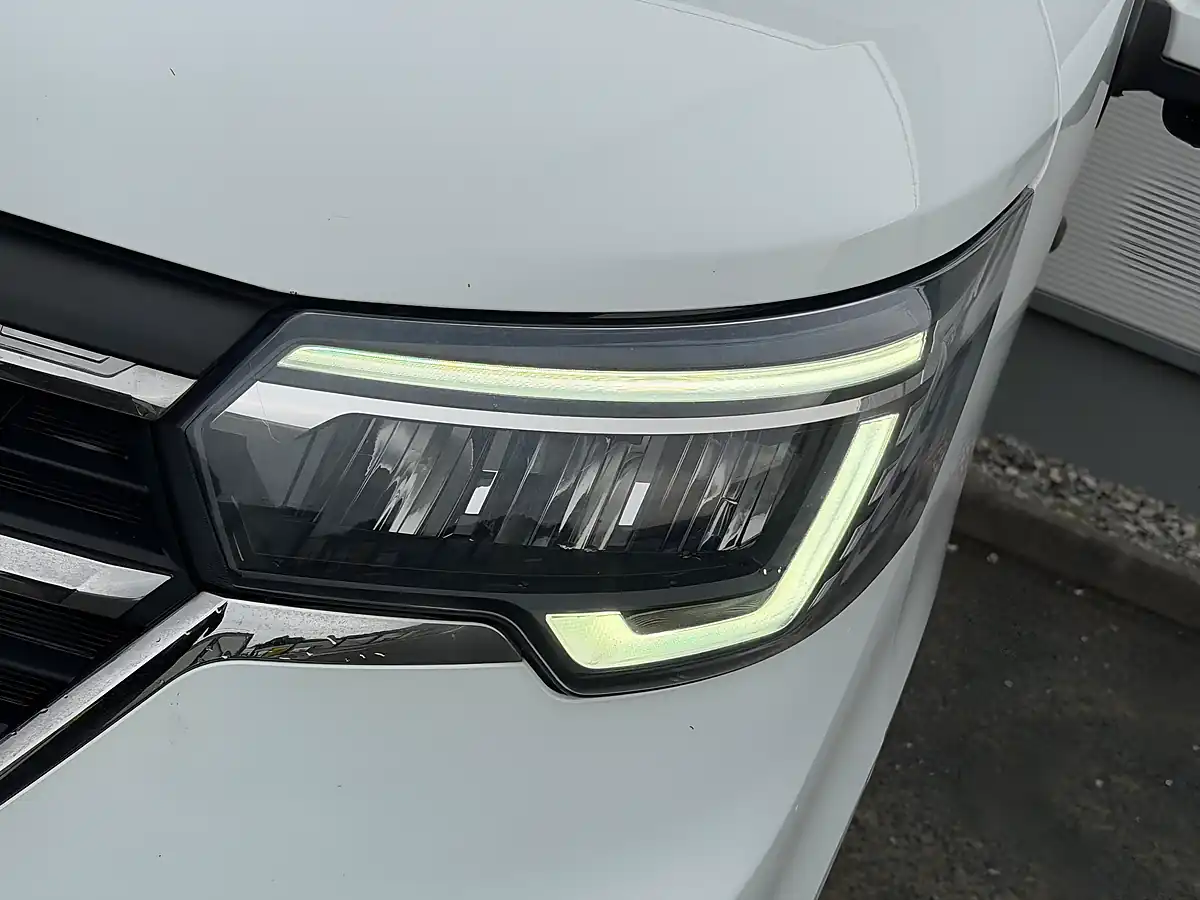 Used 2023 Renault Trafic White - Interior and Exterior details 5