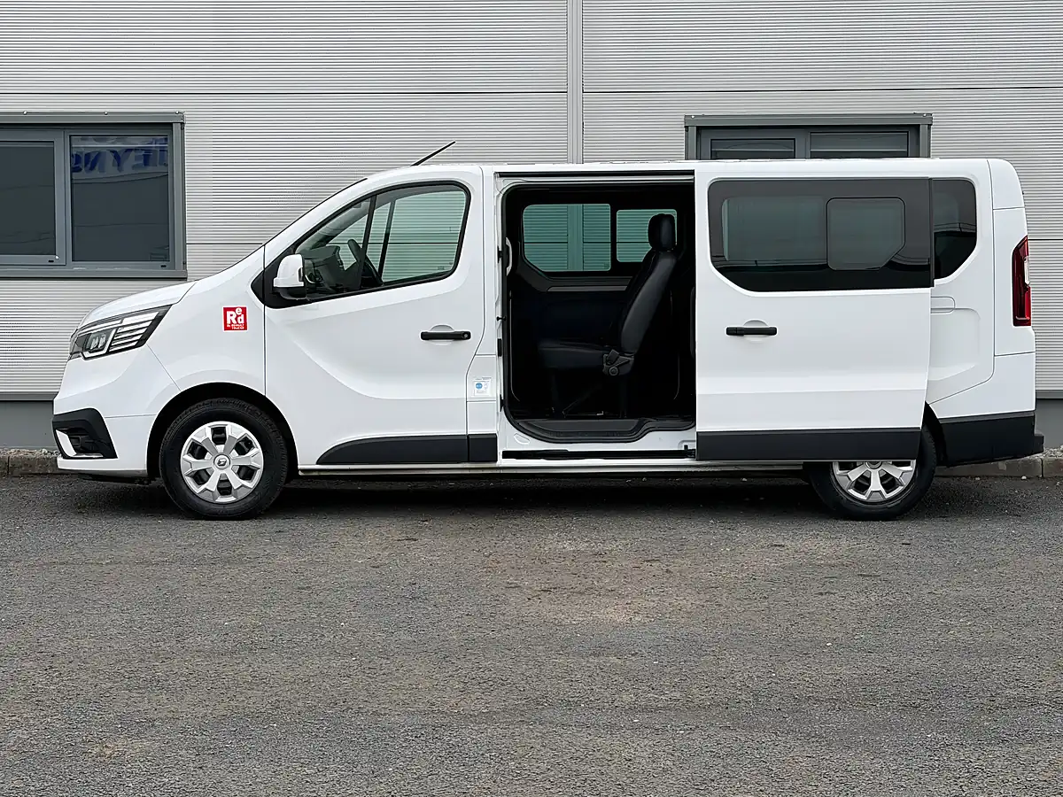 Used 2023 Renault Trafic White - Interior and Exterior details 7