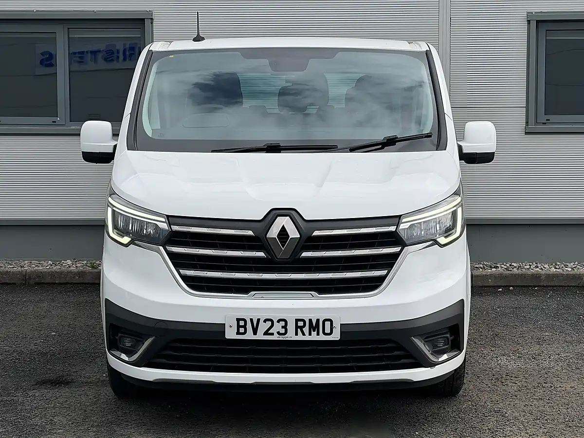 Used 2023 Renault Trafic White - Interior and Exterior details 3