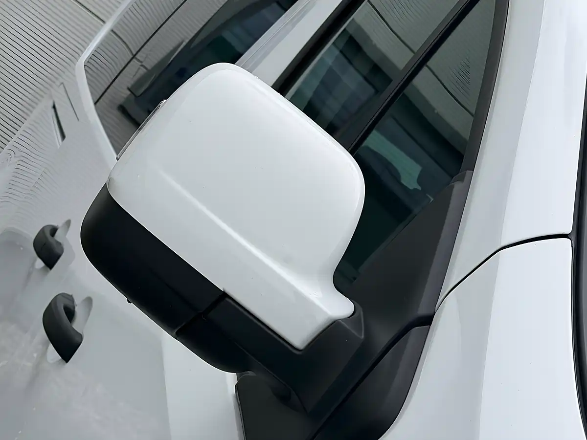 Used 2023 Renault Trafic White - Interior and Exterior details 7