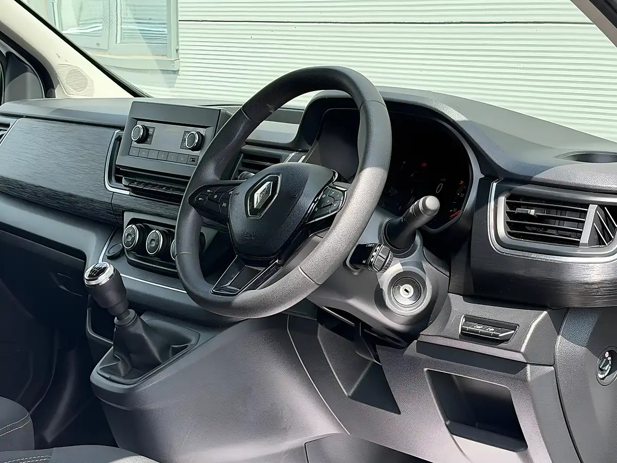 Used 2023 Renault Trafic White - Interior and Exterior details 14