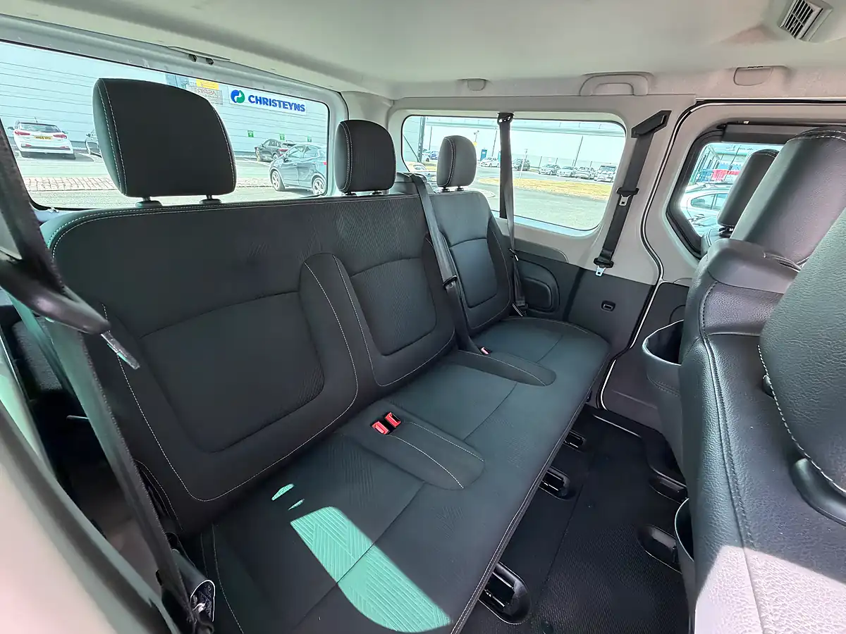 Used 2023 Renault Trafic White - Interior and Exterior details 16