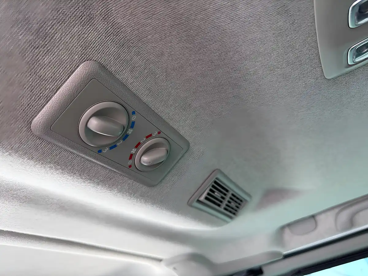 Used 2023 Renault Trafic White - Interior and Exterior details 18