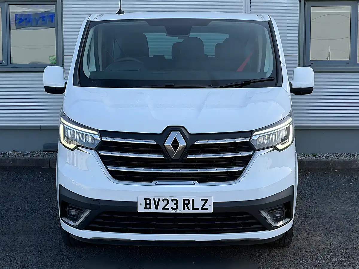 Used 2023 Renault Trafic White - Interior and Exterior details 3