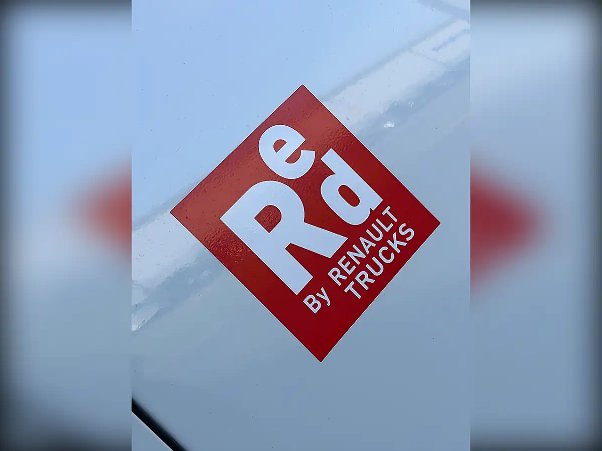 Used 2023 Renault Trafic White - Interior and Exterior details 7