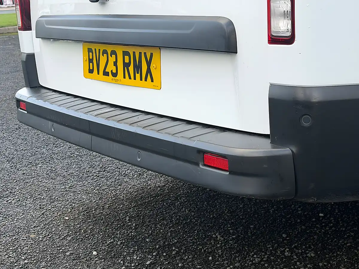 Used 2023 Renault Trafic White - Interior and Exterior details 12