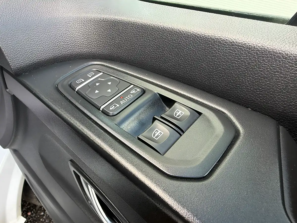 Used 2023 Renault Trafic White - Interior and Exterior details 14