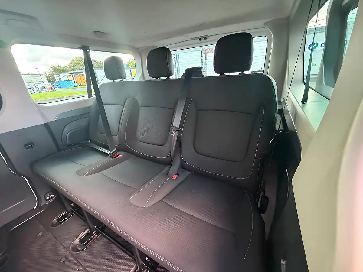 Used 2023 Renault Trafic White - Interior and Exterior details 17