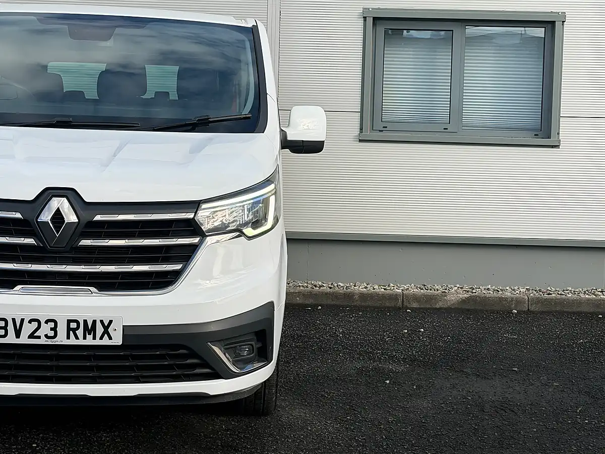 Used 2023 Renault Trafic White - Interior and Exterior details 4