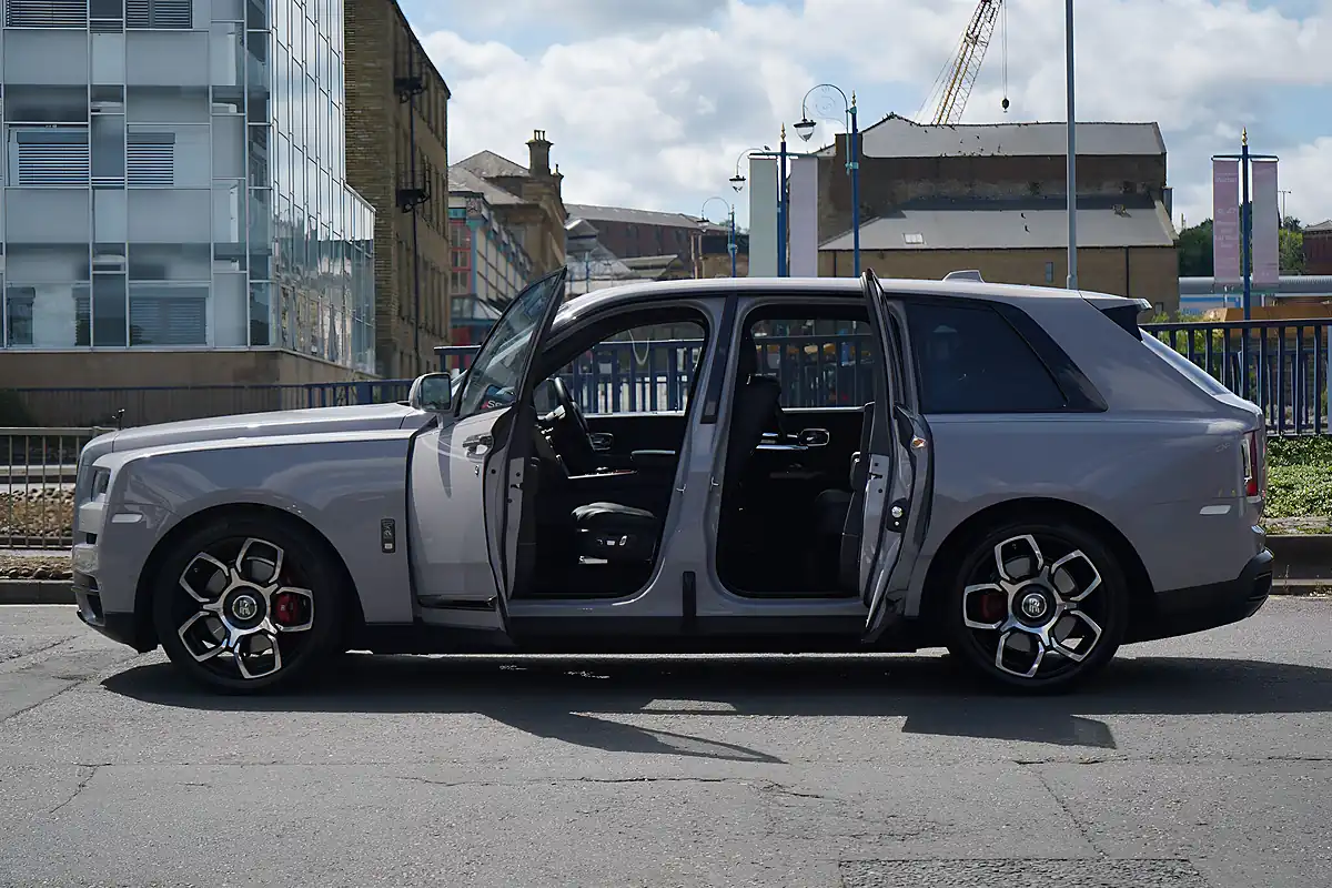 Used 2023 Rolls-Royce Cullinan Black Badge Tempest Grey - Interior and Exterior details 10