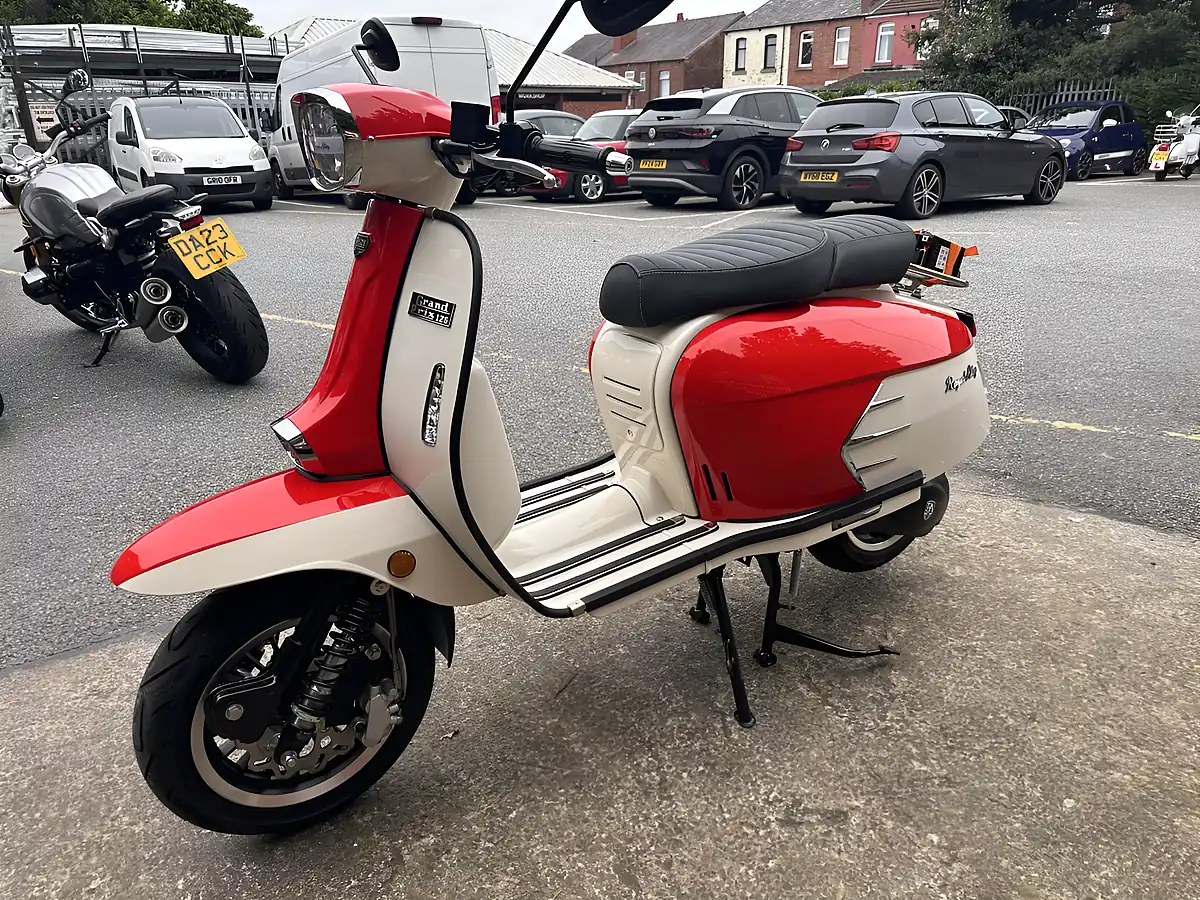 Used 2023 Royal Alloy Gp 125 Ac - Interior and Exterior details 5