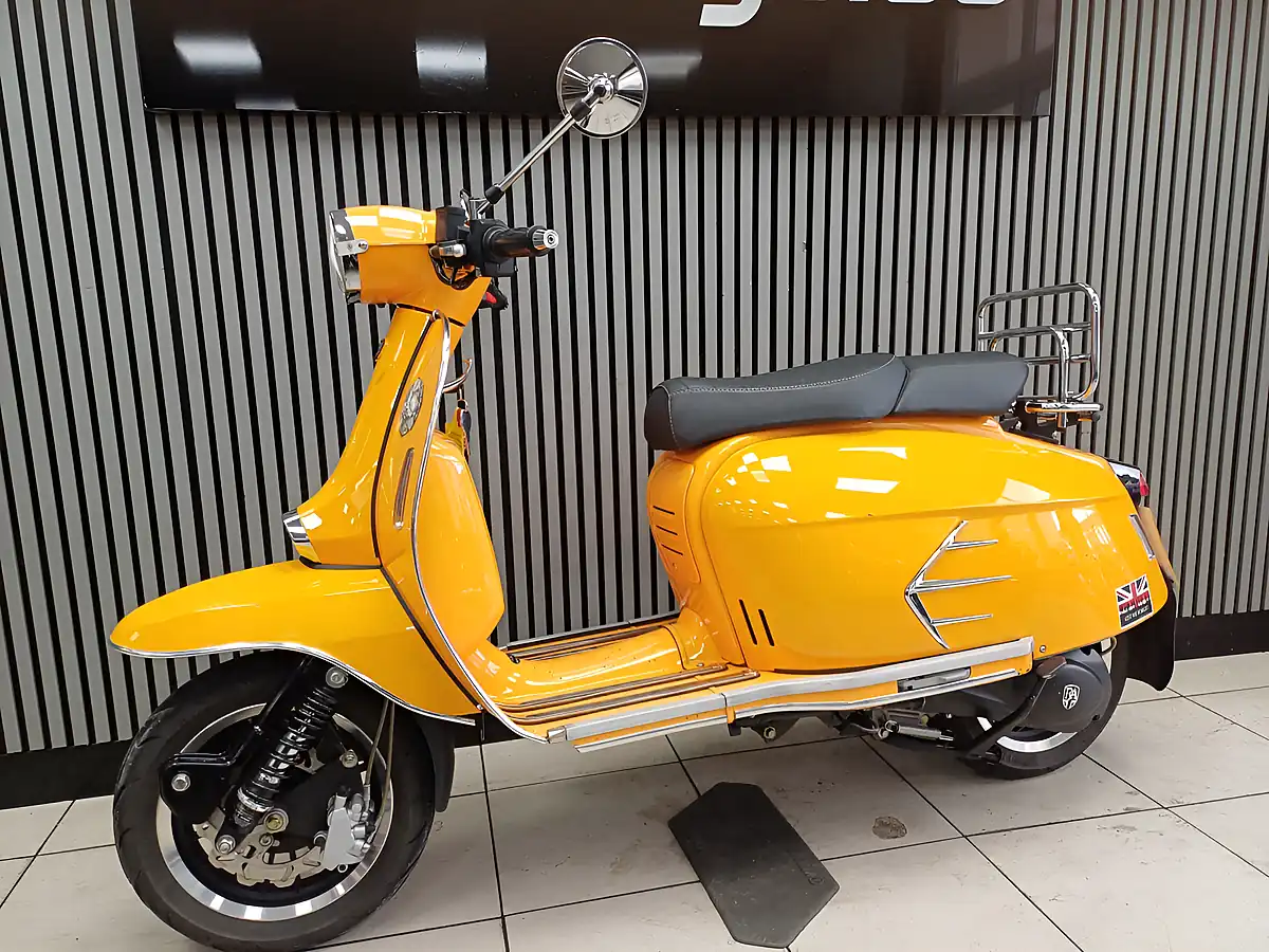 Used 2023 Royal Alloy GP125 Ac Orange - Interior and Exterior details 3
