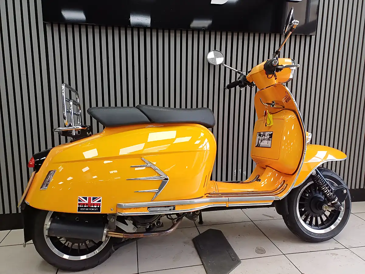 Used 2023 Royal Alloy GP125 Ac Orange - Interior and Exterior details 7