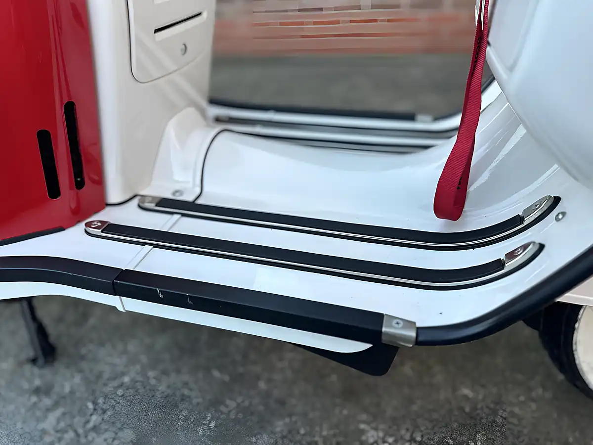 Used 2023 Royal Alloy Tg 125 Lc Burgundy/Ivory - Interior and Exterior details 10