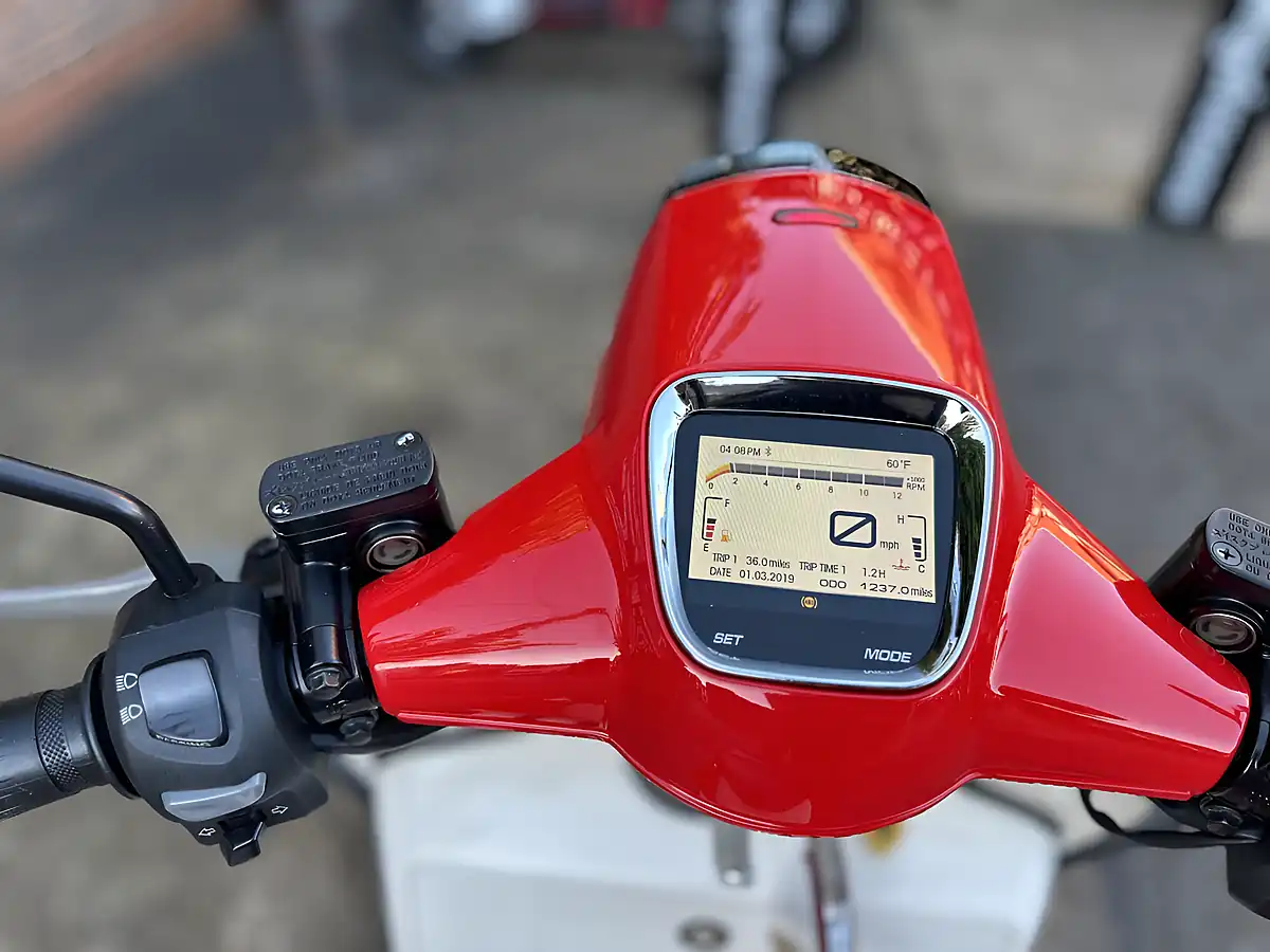 Used 2023 Royal Alloy Tg 125 Lc Burgundy/Ivory - Interior and Exterior details 7