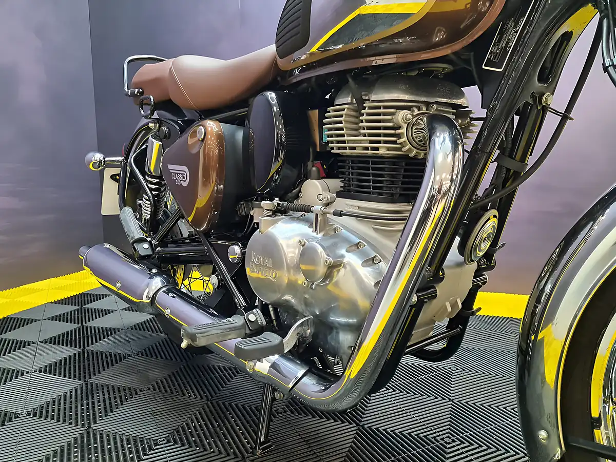 Used 2023 Royal Enfield Classic 350 Chrome/Bronze - Interior and Exterior details 10