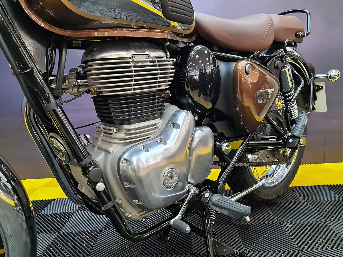 Used 2023 Royal Enfield Classic 350 Chrome/Bronze - Interior and Exterior details 11