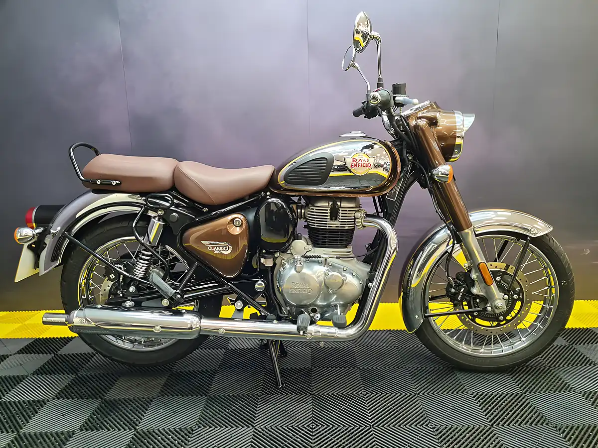 Used 2023 Royal Enfield Classic 350 Chrome/Bronze - Interior and Exterior details 2