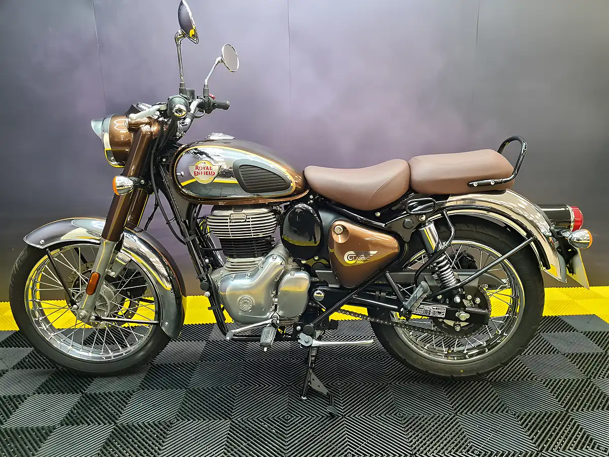 Used 2023 Royal Enfield Classic 350 Chrome/Bronze - Interior and Exterior details 3