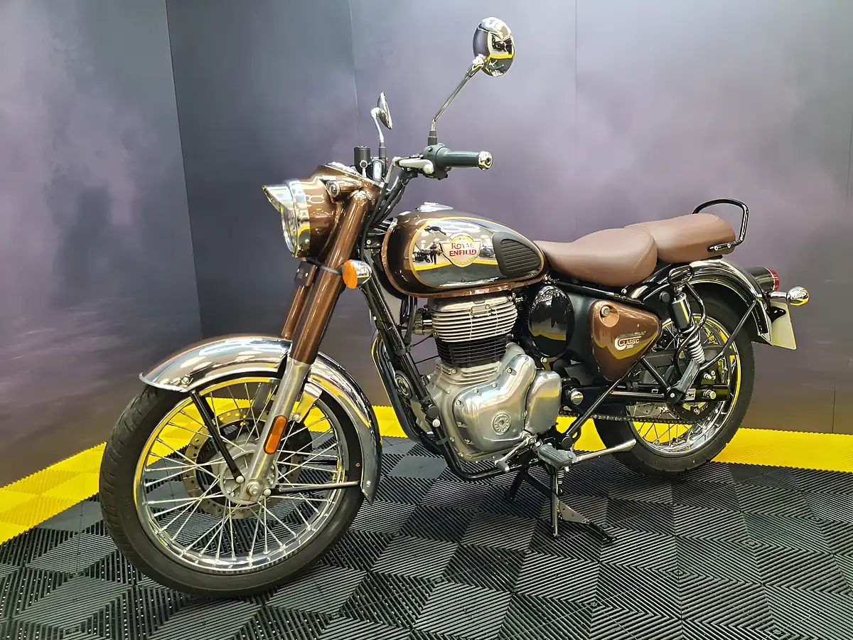 Used 2023 Royal Enfield Classic 350 Chrome/Bronze - Interior and Exterior details 5