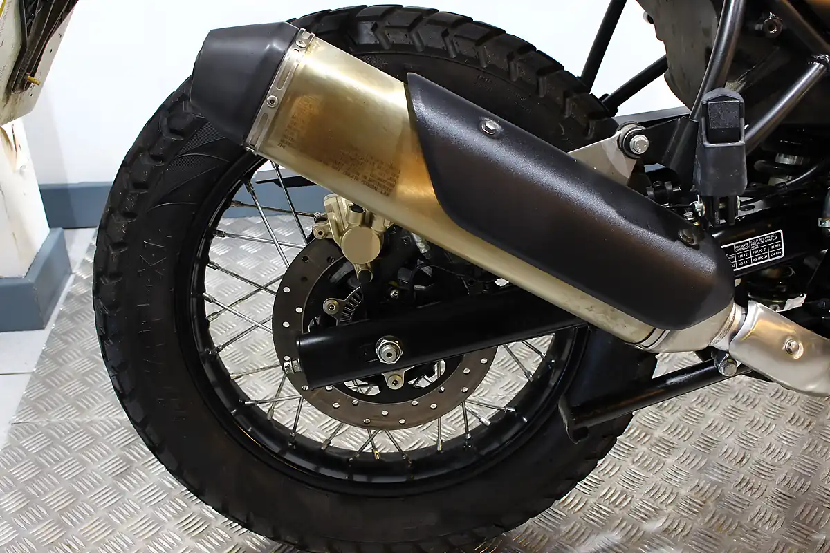 Used 2023 Royal Enfield Himalayan Blue and White - Interior and Exterior details 7