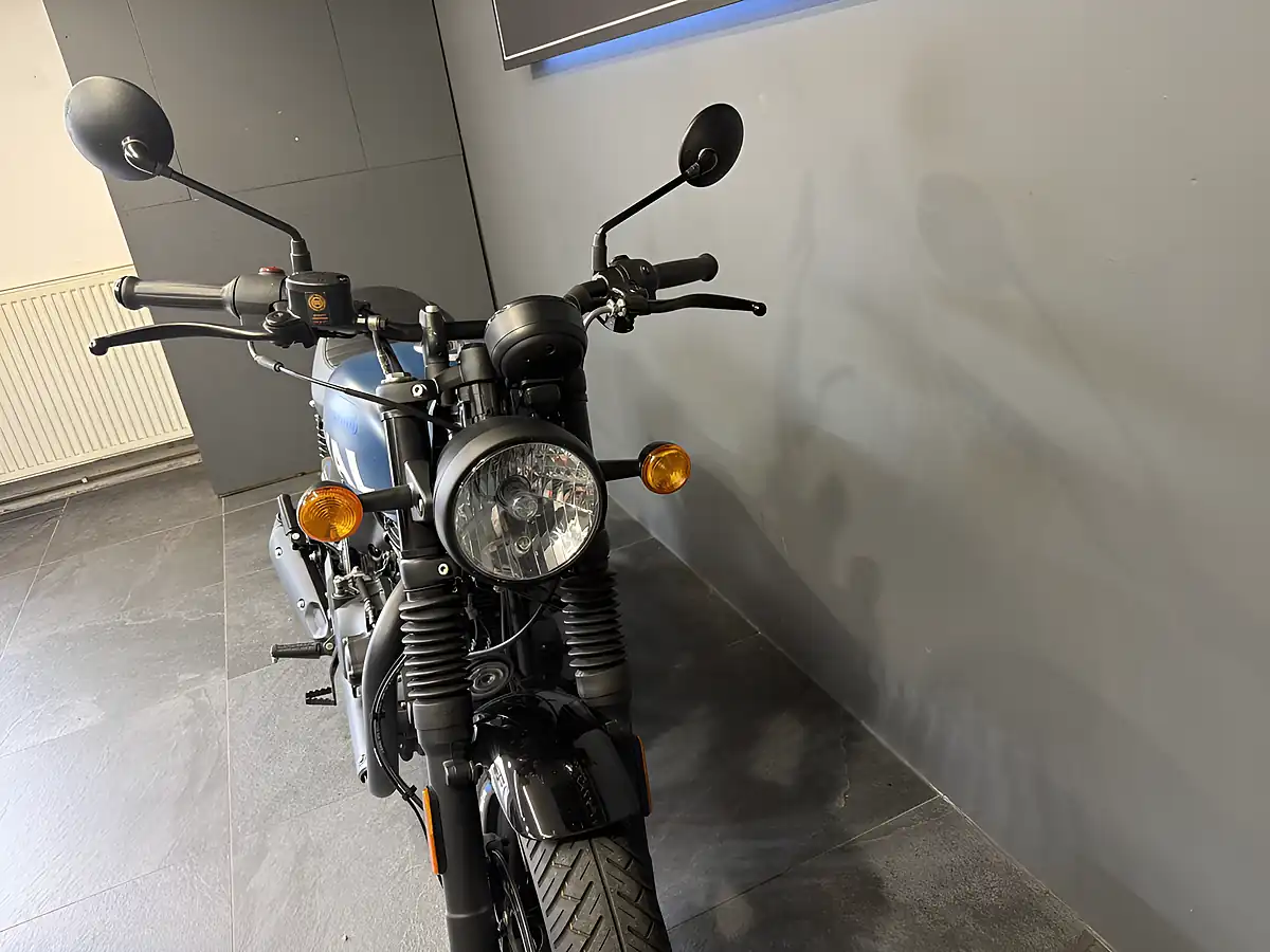 Used 2023 Royal Enfield Hntr 350 Blue and White - Interior and Exterior details 9
