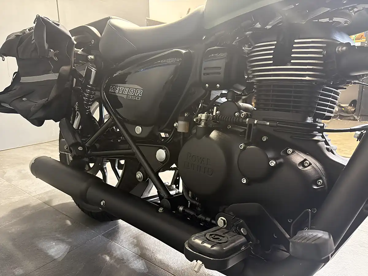Used 2023 Royal Enfield Meteor 350 Green - Interior and Exterior details 12
