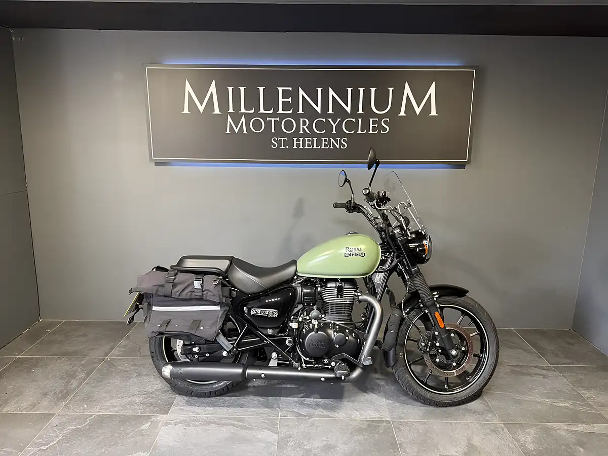 Used 2023 Royal Enfield Meteor 350 Green - Interior and Exterior details 13