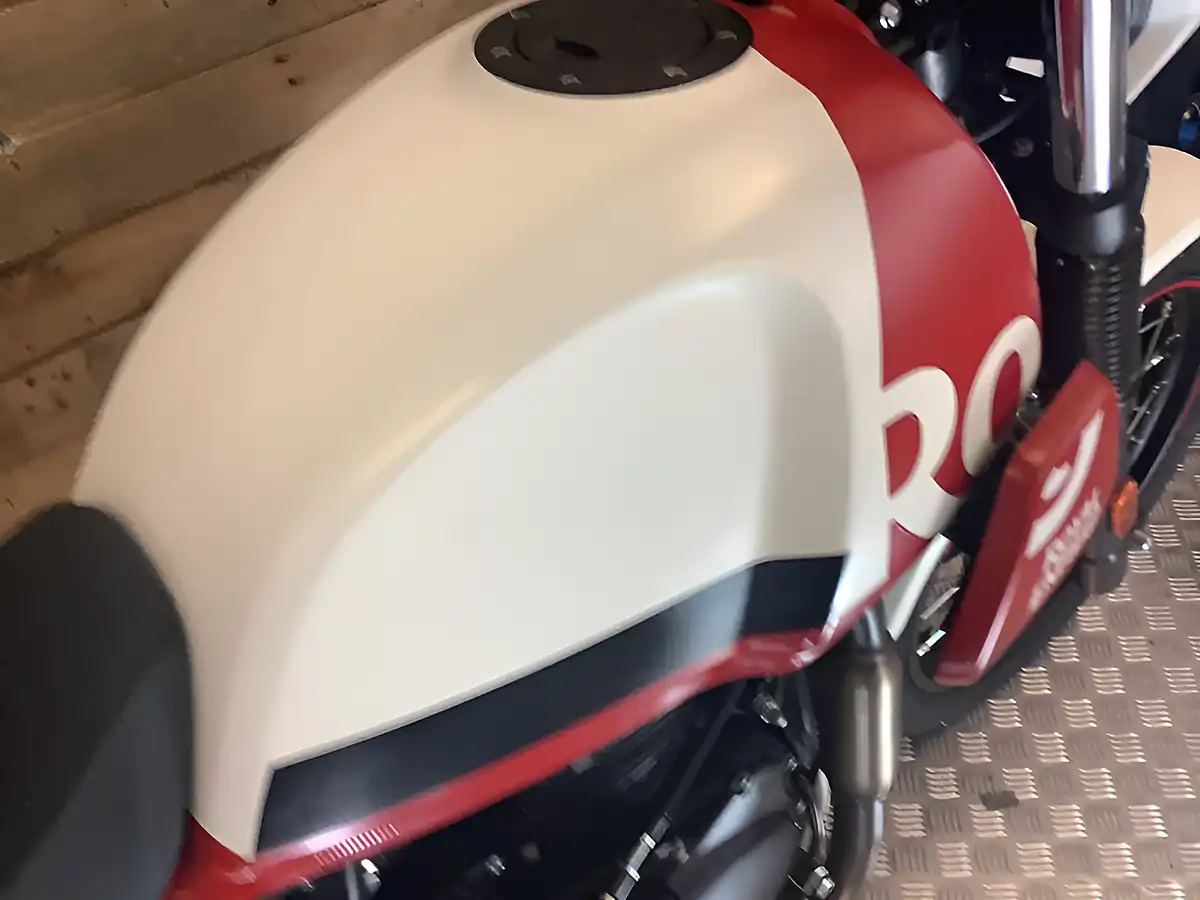 Used 2023 Royal Enfield Scram 411 White - Interior and Exterior details 11