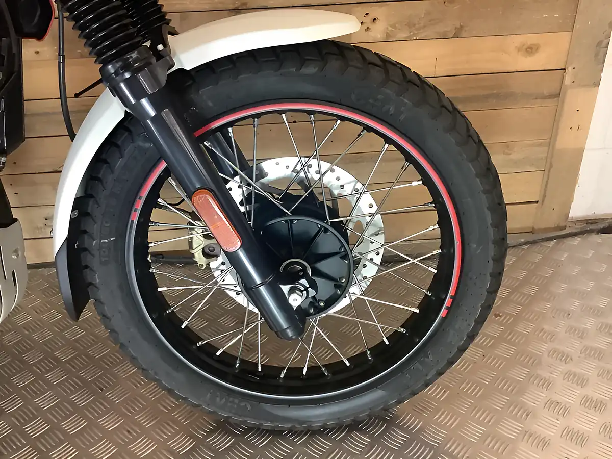 Used 2023 Royal Enfield Scram 411 White - Interior and Exterior details 20